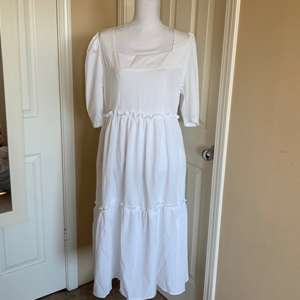 White zipper back maxi dress with pockets